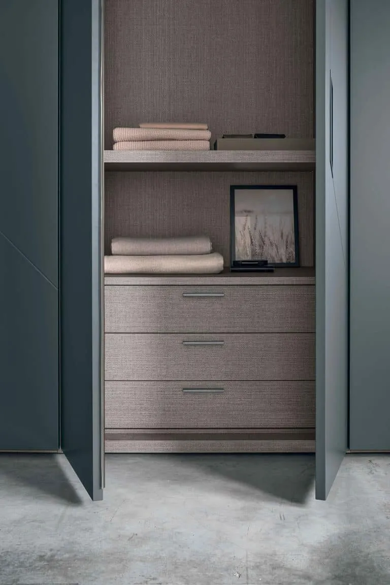 Binneninrichting van een dressing op maat, laden en legplanken