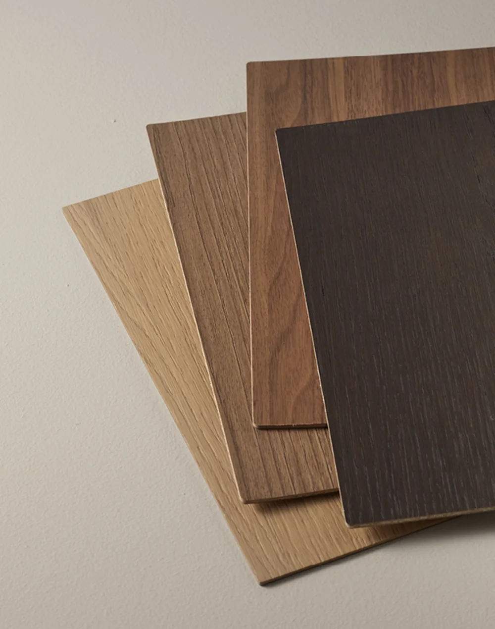 Stalen van massief hout: eik en notenhout